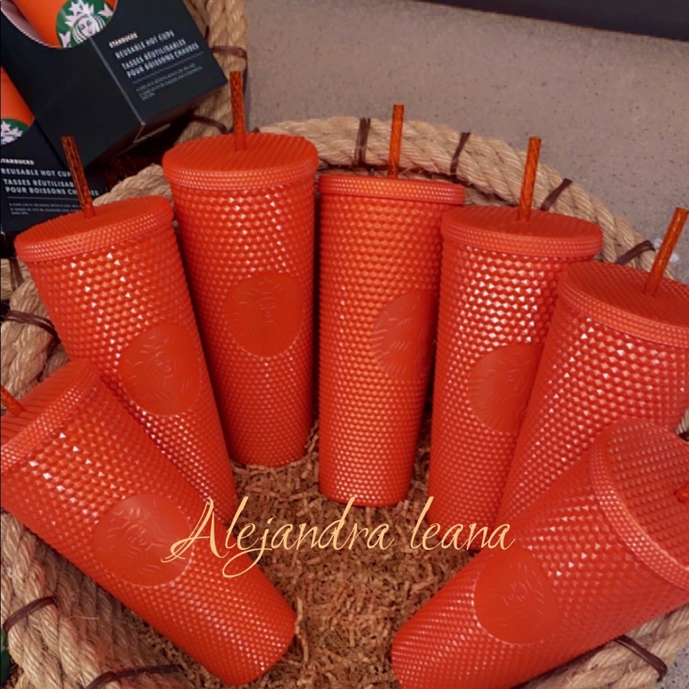 This is a brand new Starbucks Orange Pearl
Studded Tumbler!
Release: Fall 2022